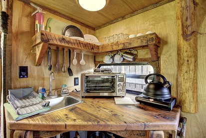 Rustic Cozy Camper Well Equipped Great for Nature Lovers in Montana - Whitefish, Montana - glamping.directory