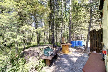 Rustic Cozy Camper Well Equipped Great for Nature Lovers in Montana - Whitefish, Montana - glamping.directory