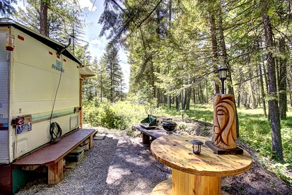 Rustic Cozy Camper Well Equipped Great for Nature Lovers in Montana - Whitefish, Montana - glamping.directory