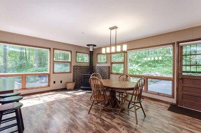 Cozy Colorful Cabin with Hot Tub and Screened-In Porch Close to Many Local Favorites in Berkeley Springs, WV - Berkeley Springs , West Virginia - glamping.directory
