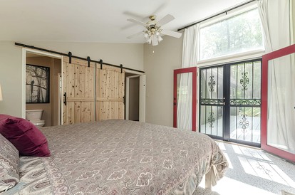 Cozy Colorful Cabin with Hot Tub and Screened-In Porch Close to Many Local Favorites in Berkeley Springs, WV - Berkeley Springs , West Virginia - glamping.directory