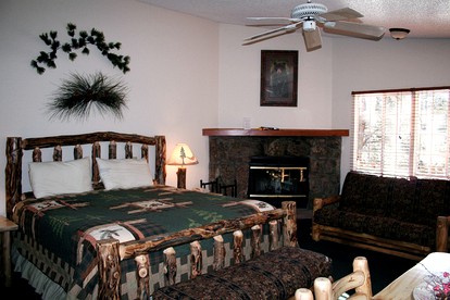 Pet-Friendly Cozy Cabin Escape in the Rocky Mountains National Park, Colorado - Estes Park, Colorado - glamping.directory