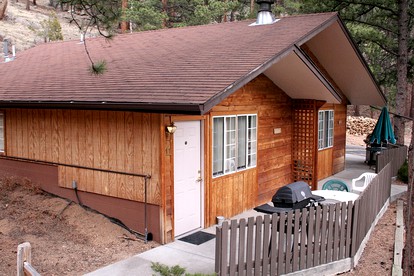 Pet-Friendly Cozy Cabin Escape in the Rocky Mountains National Park, Colorado - Estes Park, Colorado - glamping.directory