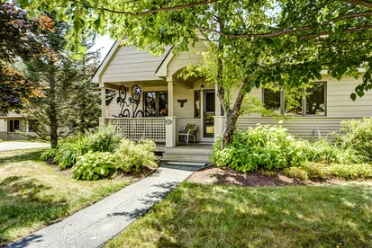 Cozy Cabin Rental Perfect for a Family Vacation in New Hampshire - Carroll, New Hampshire - glamping.directory