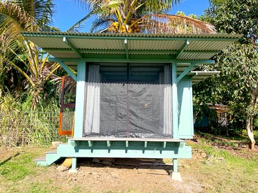 Cute Cabin for Two Surrounded by Nature for a Peaceful Getaway in Kealakekua, Hawaii - Kealakekua, Hawaii - glamping.directory