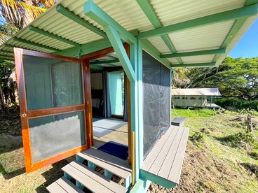 Cute Cabin for Two Surrounded by Nature for a Peaceful Getaway in Kealakekua, Hawaii - Kealakekua, Hawaii - glamping.directory