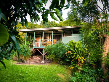 Cute Cabin for Two Surrounded by Nature for a Peaceful Getaway in Kealakekua, Hawaii - Kealakekua, Hawaii - glamping.directory