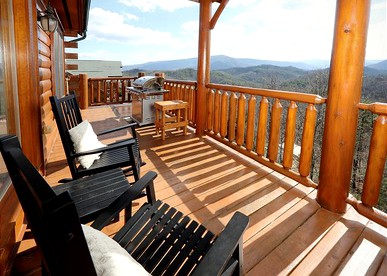 Dog-Friendly Log Cabin with Theater Room for Group Getaway in Sevierville, Tennessee - Sevierville, Tennessee - glamping.directory