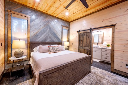 Contemporary Coziness Cabin in Hochatown, OK - Hochatown, Oklahoma - glamping.directory