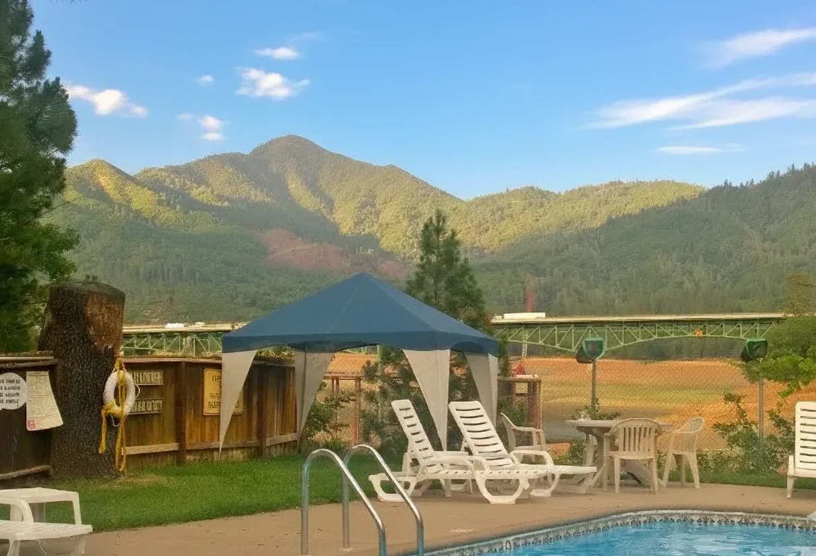 Lakeshore Resort - Lakehead, California - glamping.directory