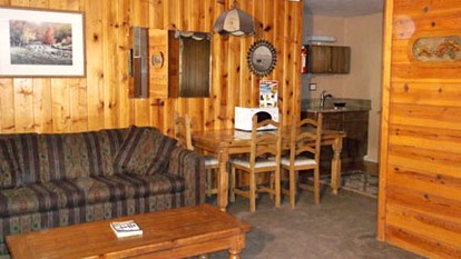 Rustic and Charming Pet-Friendly Cabin in Lakeside, Arizona - Lakeside, Arizona - glamping.directory