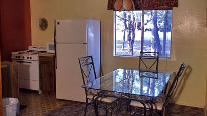 Rustic and Charming Pet-Friendly Cabin in Lakeside, Arizona - Lakeside, Arizona - glamping.directory
