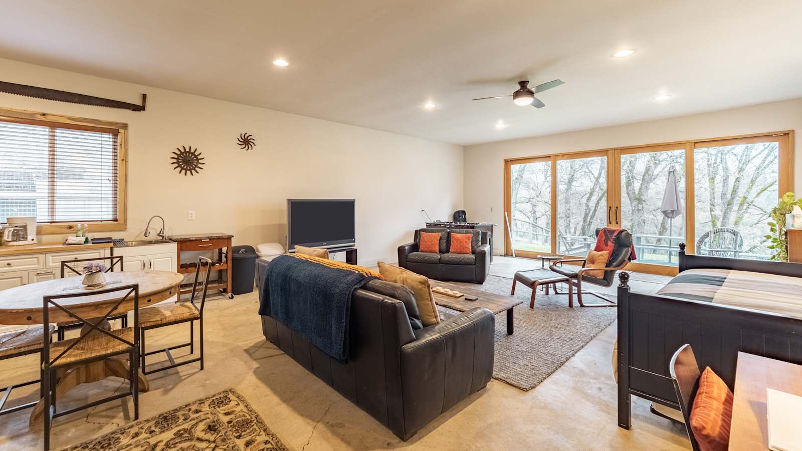 Guesthouse or Glamping Gold Country - River Pines, California - glamping.directory
