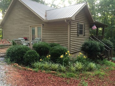 Charming Woodland Cabin Perfect for a Hiking Trip in Dahlonega, Georgia - Dahlonega, Georgia - glamping.directory