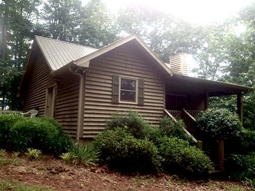 Charming Woodland Cabin Perfect for a Hiking Trip in Dahlonega, Georgia - Dahlonega, Georgia - glamping.directory