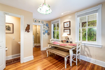Enchanting Victorian Cottage Just Steps From All the Major Sites in Harpers Ferry, WV - Harpers Ferry, West Virginia - glamping.directory