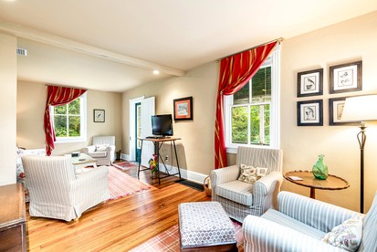 Enchanting Victorian Cottage Just Steps From All the Major Sites in Harpers Ferry, WV - Harpers Ferry, West Virginia - glamping.directory
