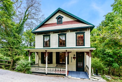Enchanting Victorian Cottage Just Steps From All the Major Sites in Harpers Ferry, WV - glamping.directory