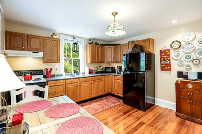 Enchanting Victorian Cottage Just Steps From All the Major Sites in Harpers Ferry, WV - Harpers Ferry, West Virginia - glamping.directory