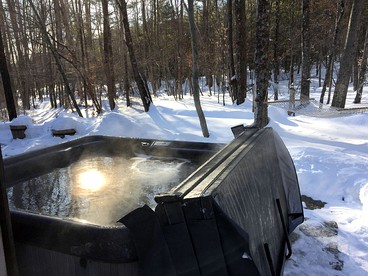Romantic Streamside Barn Rental with Hot Tub in Heart of Woodstock, New York - Mount Tremper, New York - glamping.directory