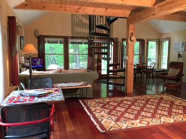 Romantic Streamside Barn Rental with Hot Tub in Heart of Woodstock, New York - Mount Tremper, New York - glamping.directory