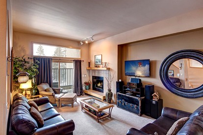 Luxurious Accommodation with a Hot Tub for a Mountain Getaway in Breckenridge, Colorado - Breckenridge, Colorado - glamping.directory