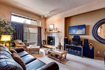 Luxurious Accommodation with a Hot Tub for a Mountain Getaway in Breckenridge, Colorado - Breckenridge, Colorado - glamping.directory