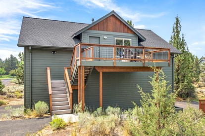 Beautiful Modern Cabin with Pool, Private Deck and Fire Pit in Bend, Oregon - glamping.directory