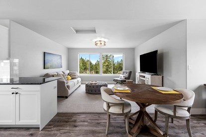 Beautiful Modern Cabin with Pool, Private Deck and Fire Pit in Bend, Oregon - Bend, Oregon - glamping.directory