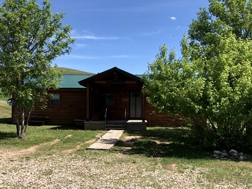 Large, Three Bedroom Cabin in Sturgis, South Dakota, Perfect for a Glamping Retreat to the Badlands - Sturgis, South Dakota - glamping.directory