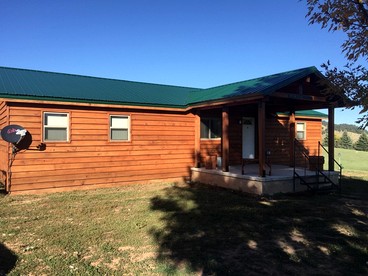 Large, Three Bedroom Cabin in Sturgis, South Dakota, Perfect for a Glamping Retreat to the Badlands - Sturgis, South Dakota - glamping.directory
