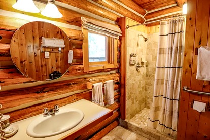 Charming Cabin Rental in Blossoming Garden in Sedona near Red Rock Canyon - Sedona, Arizona - glamping.directory