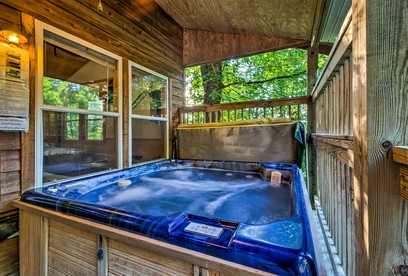 Tree-House Style Cabin with Forest Views, Nantahala National Fores, North Carolina - Bryson City, North Carolina - glamping.directory