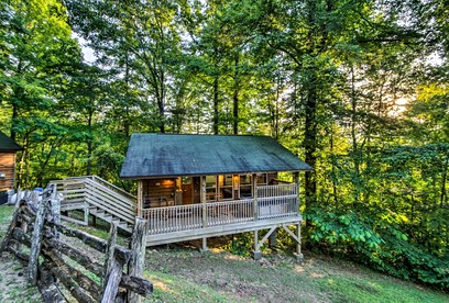 Tree-House Style Cabin with Forest Views, Nantahala National Fores, North Carolina - glamping.directory