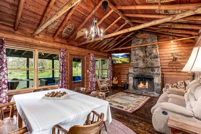 Beautiful Family Cabin with Cozy Interior and Exterior in Saint Croix Falls, Wisconsin - Saint Croix Falls, Wisconsin - glamping.directory