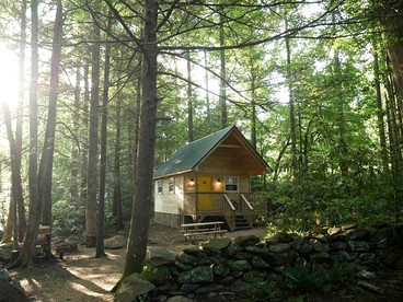 Charming Cabin in the Woods for a Cozy Outdoor Experience Surrounded by Nature in Cosby, Tennessee - Cosby, Tennessee - glamping.directory