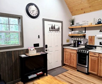 Charming Cabin in the Woods for a Cozy Outdoor Experience Surrounded by Nature in Cosby, Tennessee - Cosby, Tennessee - glamping.directory