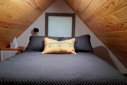 Charming Cabin in the Woods for a Cozy Outdoor Experience Surrounded by Nature in Cosby, Tennessee - Cosby, Tennessee - glamping.directory