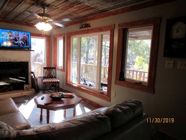 Georgia's Coziest Riverside Retreat: Cabin Adventure in Claxton - Claxton, Georgia - glamping.directory