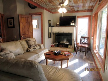 Georgia's Coziest Riverside Retreat: Cabin Adventure in Claxton - Claxton, Georgia - glamping.directory