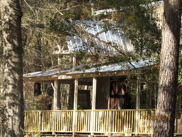 Georgia's Coziest Riverside Retreat: Cabin Adventure in Claxton - Claxton, Georgia - glamping.directory
