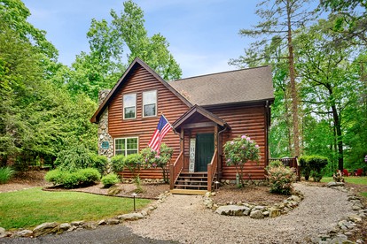 Amazing Lakeside Cabin with Kayaks and Spectacular Views of the Mountains in Butler, Tennessee - glamping.directory