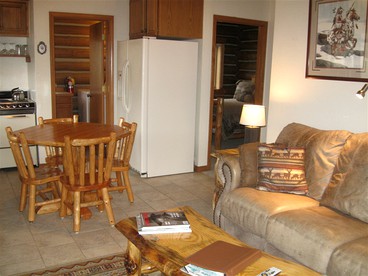Relaxing Glamping Vacation: Fantastic Log Cabin in Darby, MT - Darby, Montana - glamping.directory