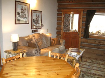 Relaxing Glamping Vacation: Fantastic Log Cabin in Darby, MT - Darby, Montana - glamping.directory