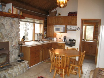 Relaxing Glamping Vacation: Fantastic Log Cabin in Darby, MT - Darby, Montana - glamping.directory