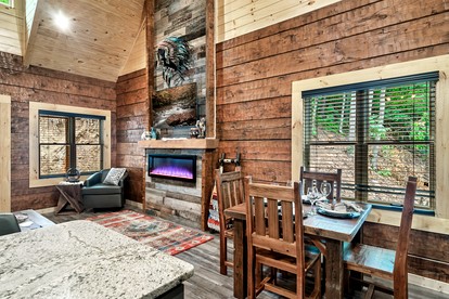 Delightful Cabin Amazing for Families with Private Porch in Tennessee - Sevierville, Tennessee - glamping.directory