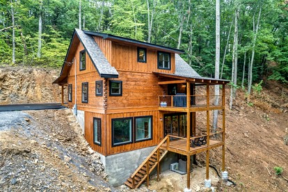 Delightful Cabin Amazing for Families with Private Porch in Tennessee - glamping.directory