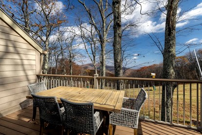 Scenic Ski-In/Ski-Out Mountain Retreat Near Wintergreen Resort, Wintergreen VA - Wintergreen Resort, Virginia - glamping.directory