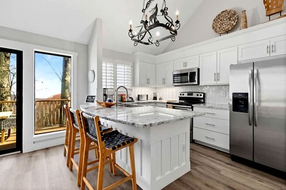 Scenic Ski-In/Ski-Out Mountain Retreat Near Wintergreen Resort, Wintergreen VA - Wintergreen Resort, Virginia - glamping.directory