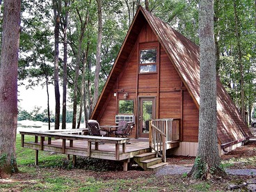 Superb Getaway Cabin near Long Hunter State Park and Nashville, Tennessee - glamping.directory